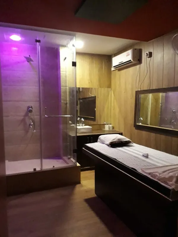 Heavens luxury Spa Punjabi bagh