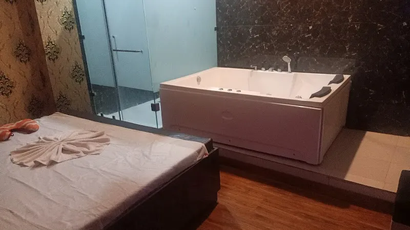 Heavens luxury Spa Punjabi bagh