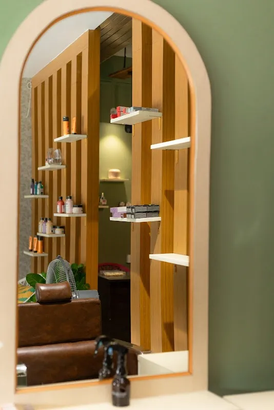 Serene unisex salon