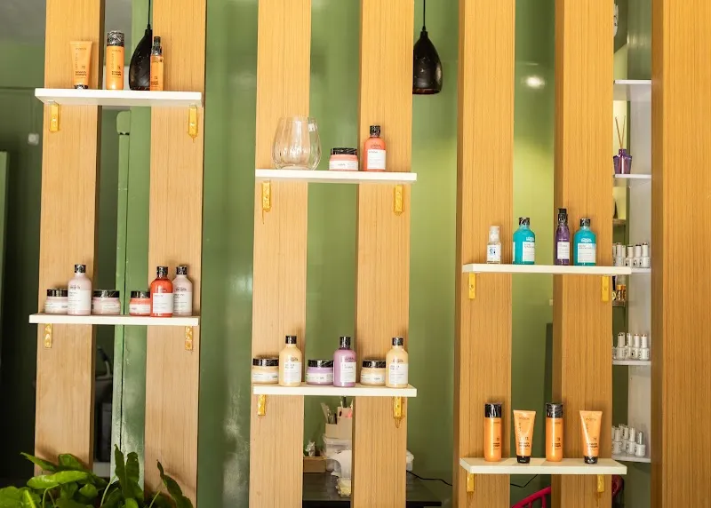 Serene unisex salon