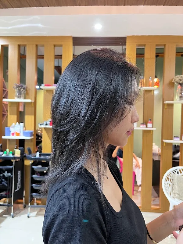 Serene unisex salon