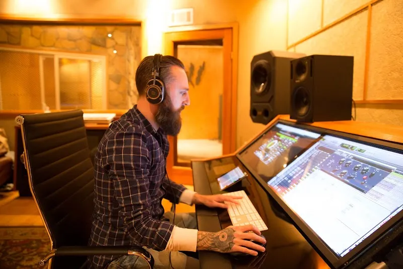 Lounge Studios