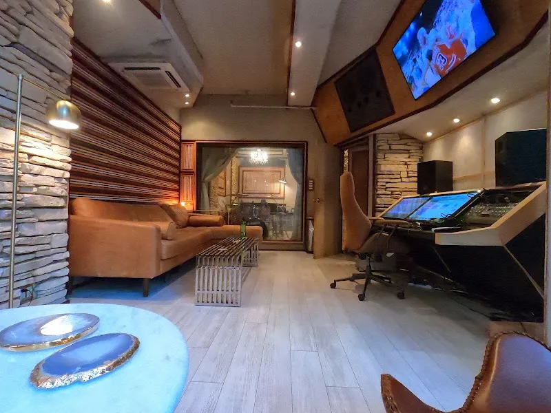 Lounge Studios