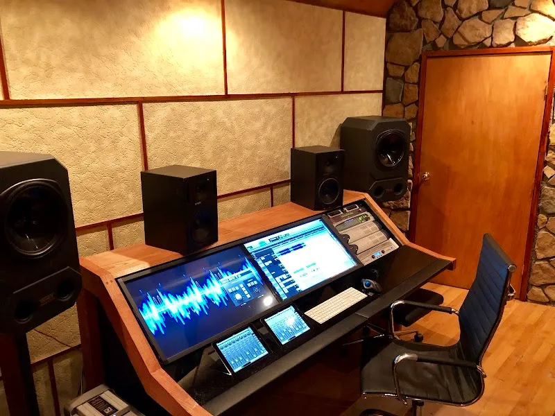 Lounge Studios