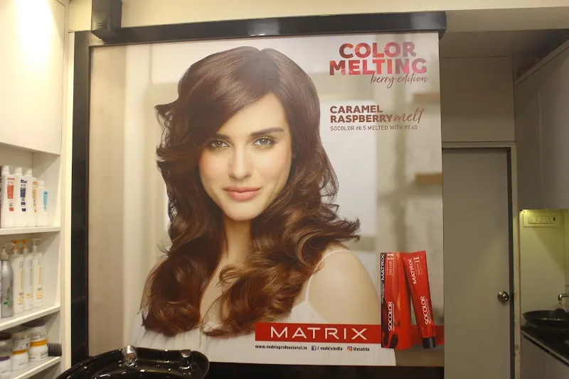 Ravi's the family salon