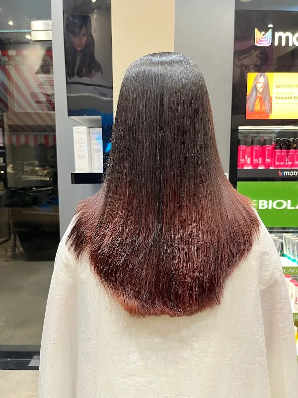 Ravi's the family salon