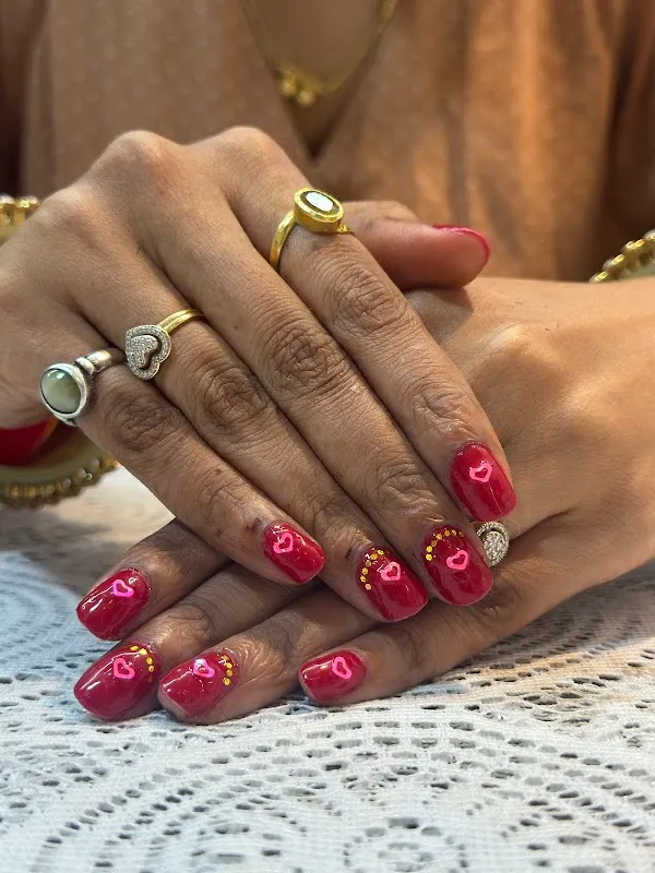 Ravi's the family salon