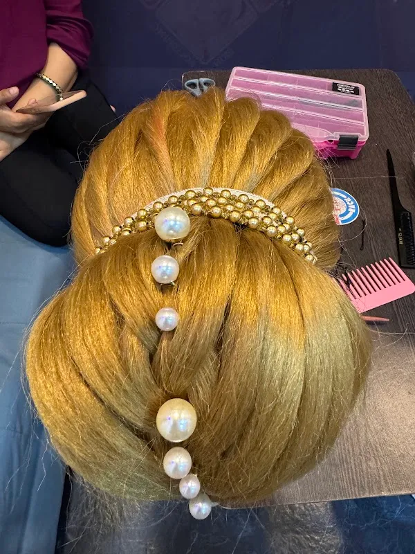Ujwala Naik’s Aura Beauty Salon