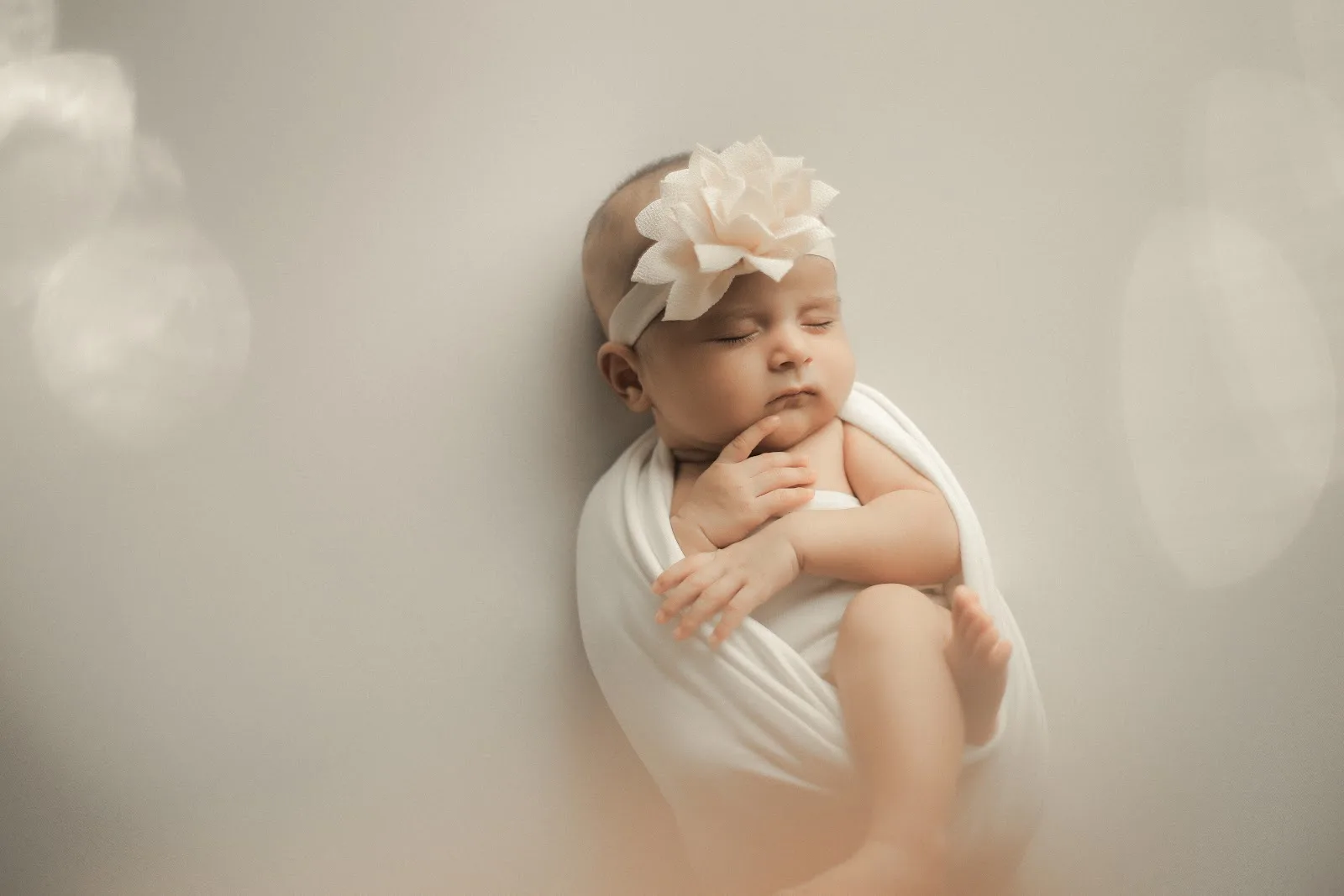 𝗕𝗼𝗵𝗼 𝗦𝘁𝘂𝗱𝗶𝗼 - Best Maternity & Newborn Photographer | Product & E-commerce Photography in Surat