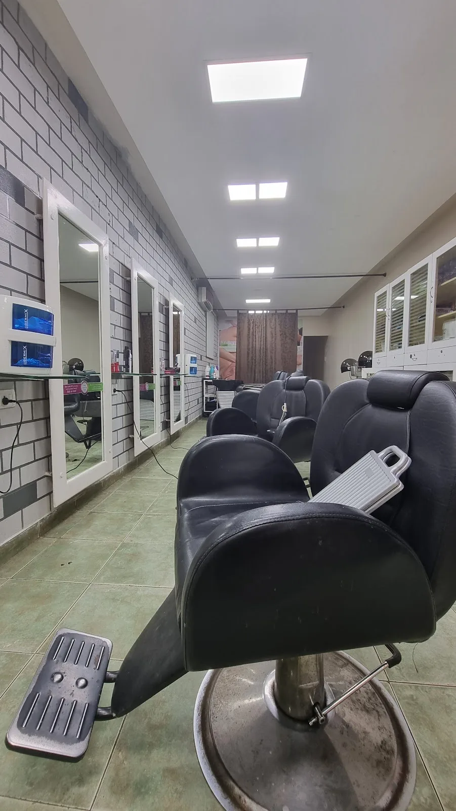Green Trends Unisex Hair And Style Salon Nanganallur