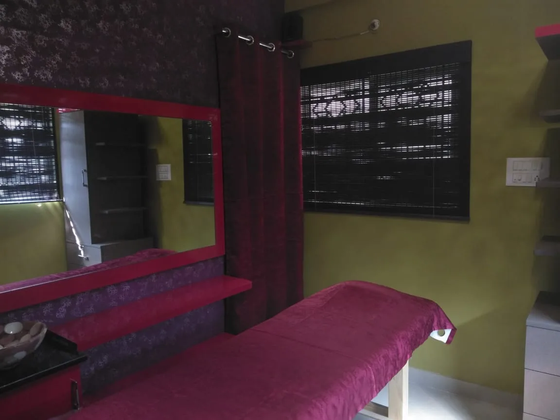 Charismatic Unisex Salon