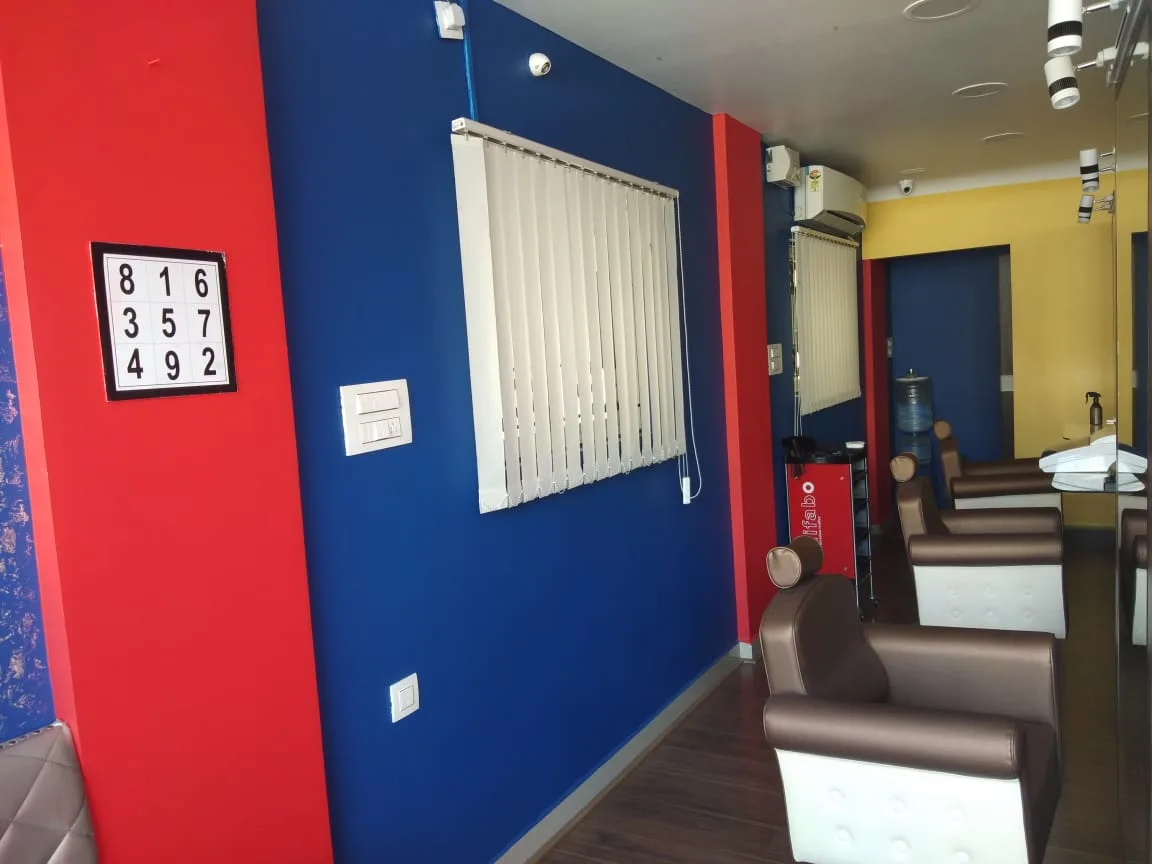 Charismatic Unisex Salon