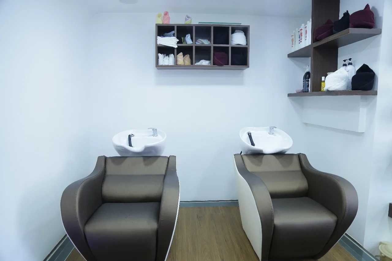 Charismatic Unisex Salon