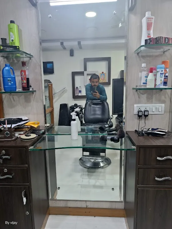 Salon Cut N Curls
