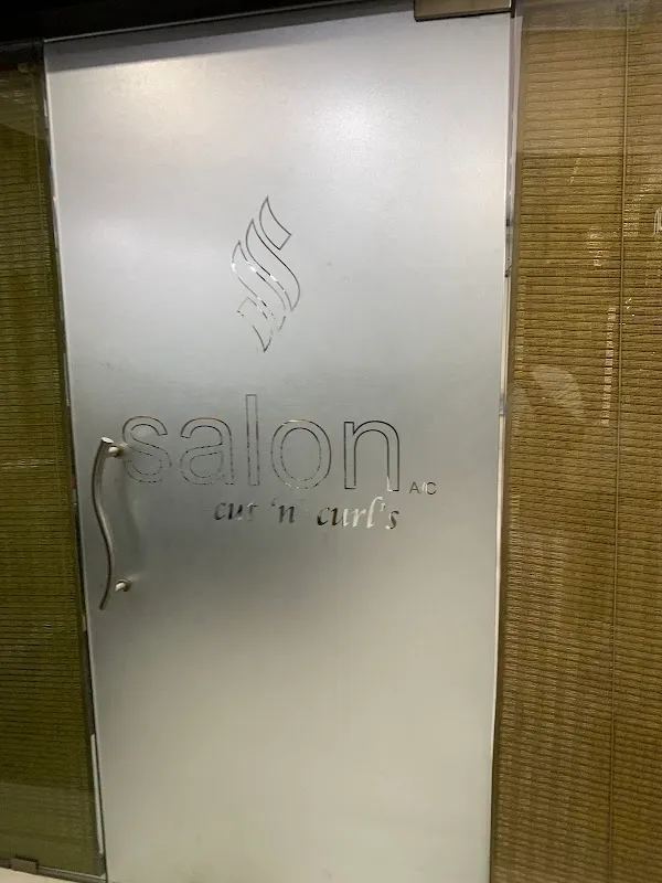 Salon Cut N Curls