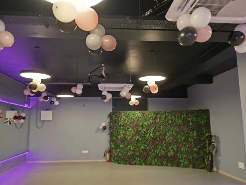 Feminine fitness studio