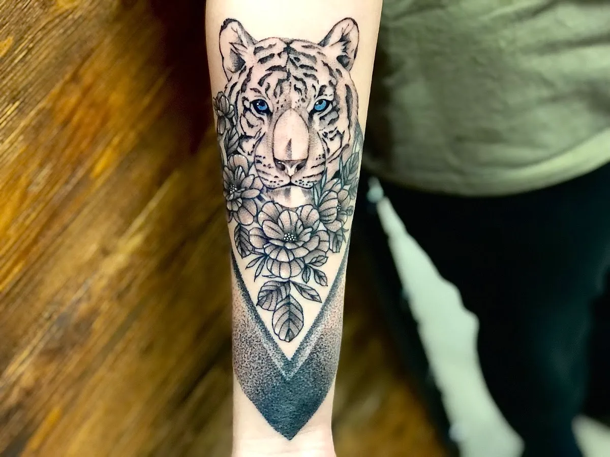 Fist of Needles Tattoo & Piercing