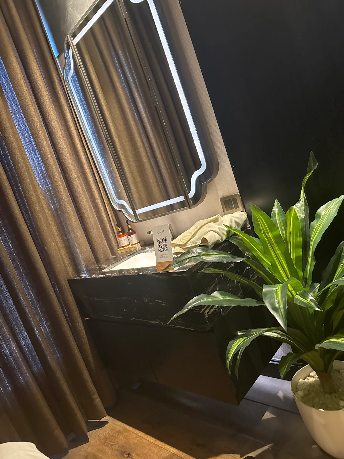 The Qalm Spa and Salon, Indore Marriott Hotel