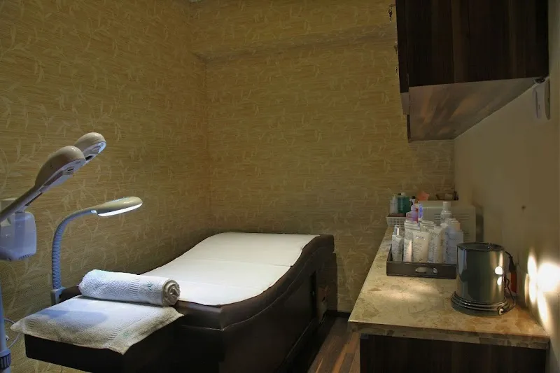 A'Kreations Hair & Beyond Luxury Salon, Bandra