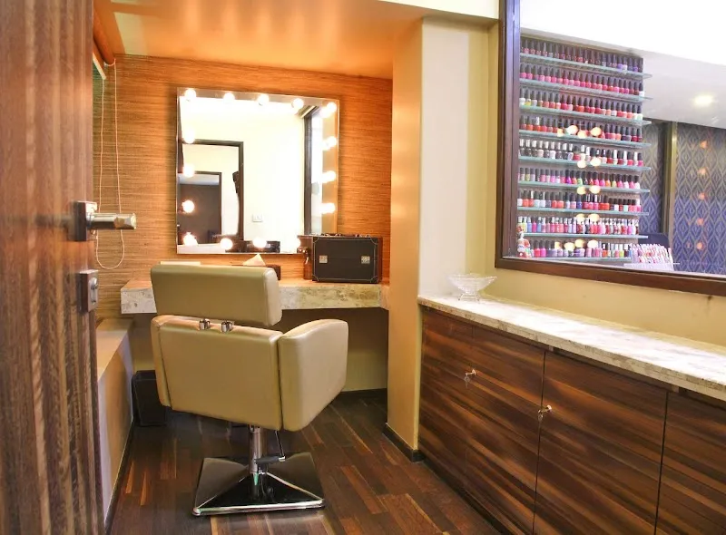A'Kreations Hair & Beyond Luxury Salon, Bandra