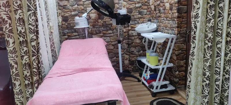 Enrich women's beauty parlour
