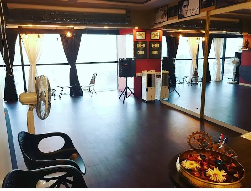 HS Dance & Fitness Station