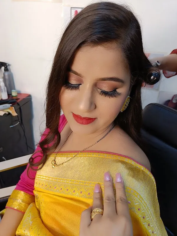 Sujata salon (females)