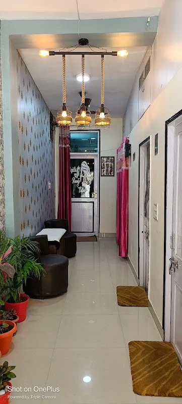 Sujata salon (females)