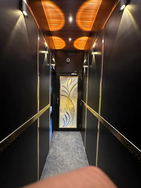 Z Queen Massage Spa In Powai