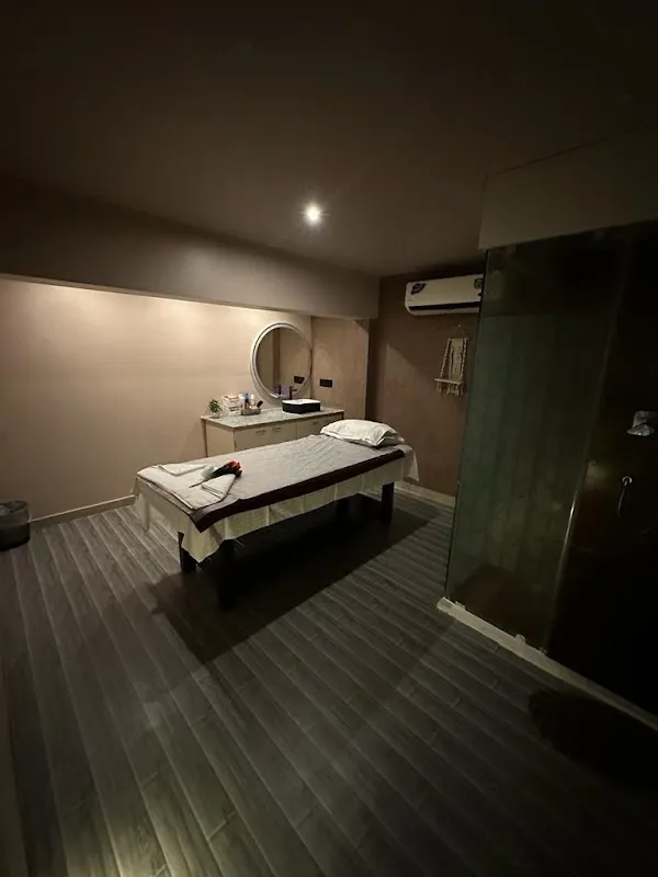 Z Queen Massage Spa In Powai