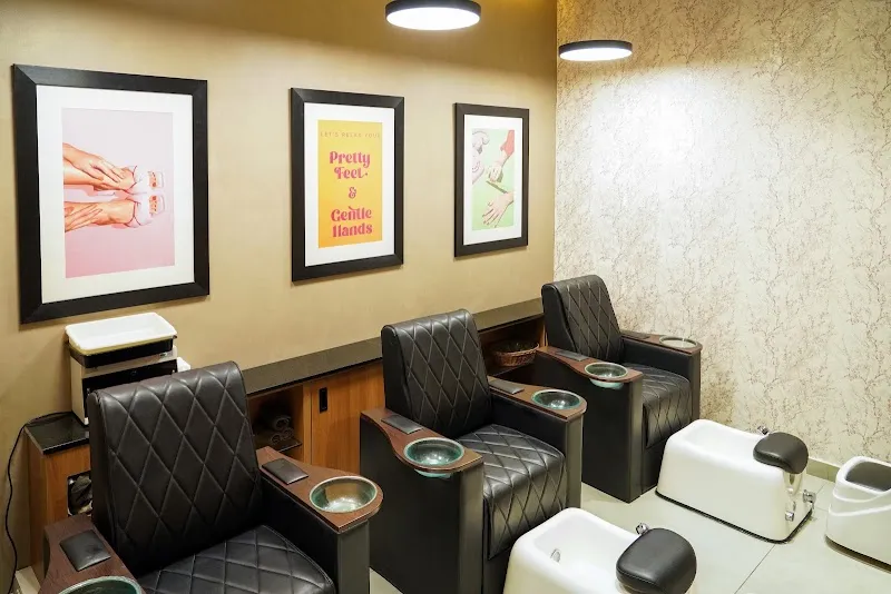 YLG Salon / Mantri Square Mall