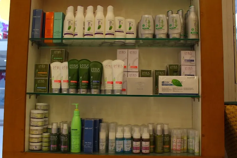 YLG Salon / Mantri Square Mall