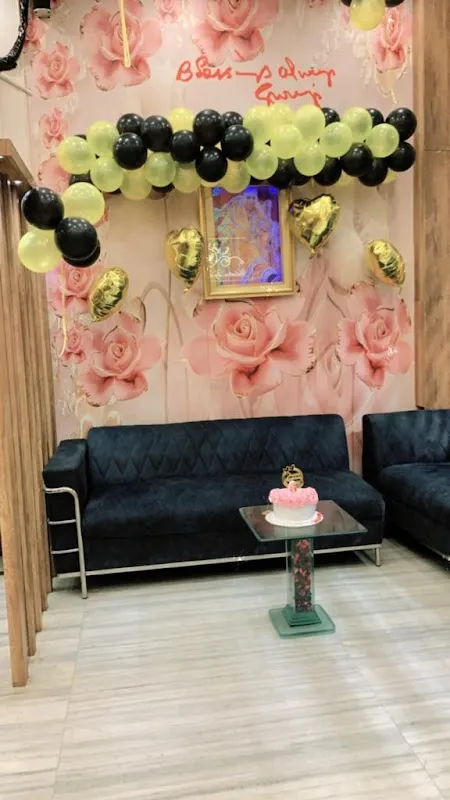 Valentine unisex salon | Beauty Parlour salon & Nail extensions | Best Salon in Tilak Nagar