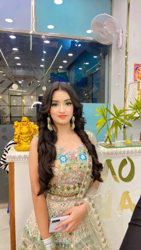 Om Unisex Salon & Makeover