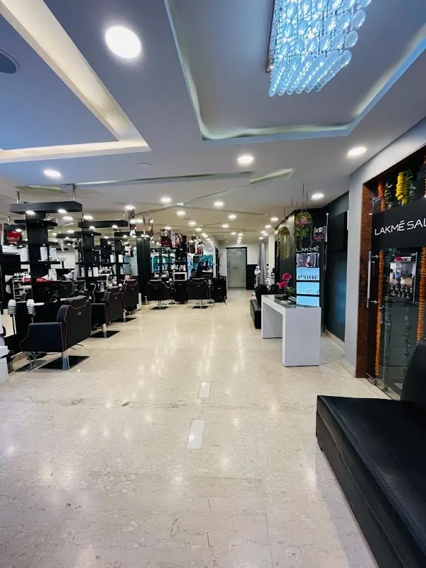 Lakme Salon For Him and Her in CR Park,Delhi