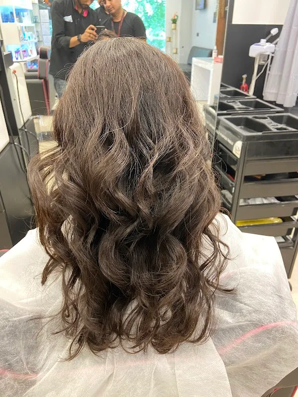 Lakme Salon For Him and Her in CR Park,Delhi