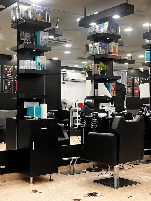 Lakme Salon For Him and Her in CR Park,Delhi
