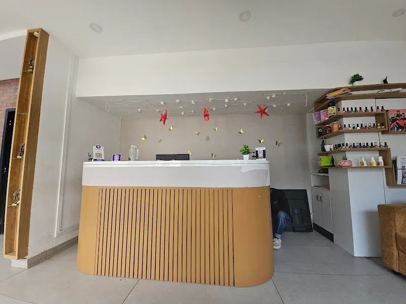 FAME Unisex Salon & Makeup Studio