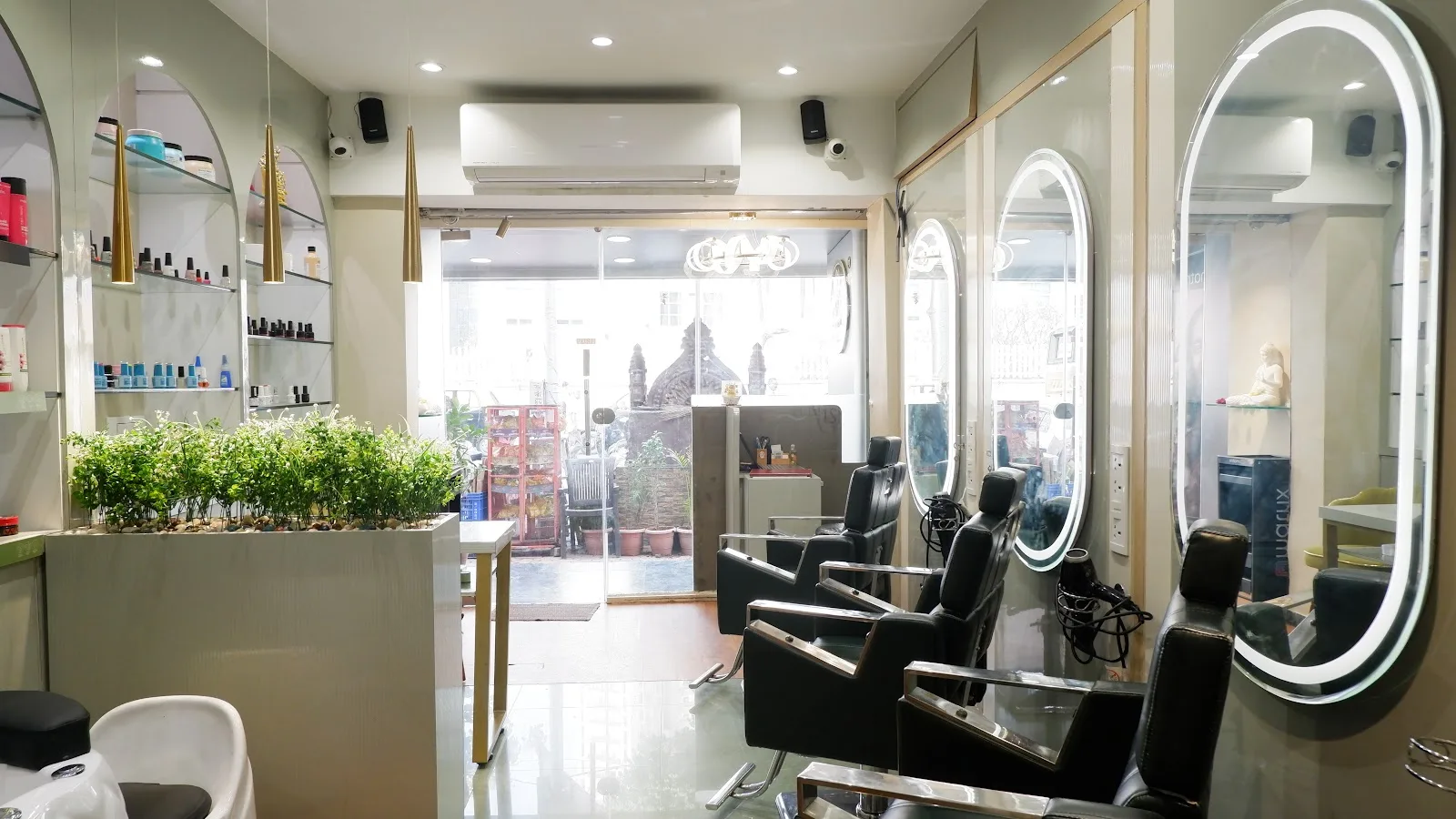 Glam Up Unisex Studio