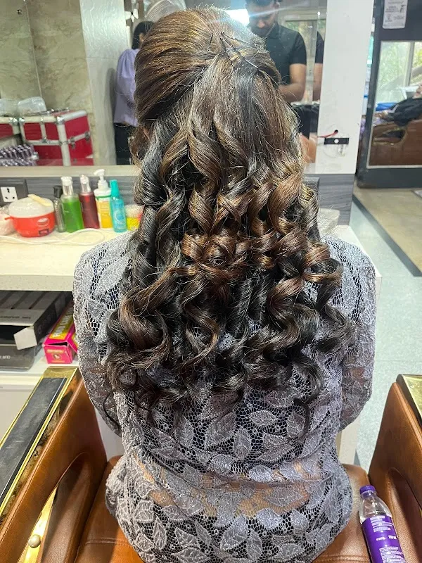 Brothers unisex salon