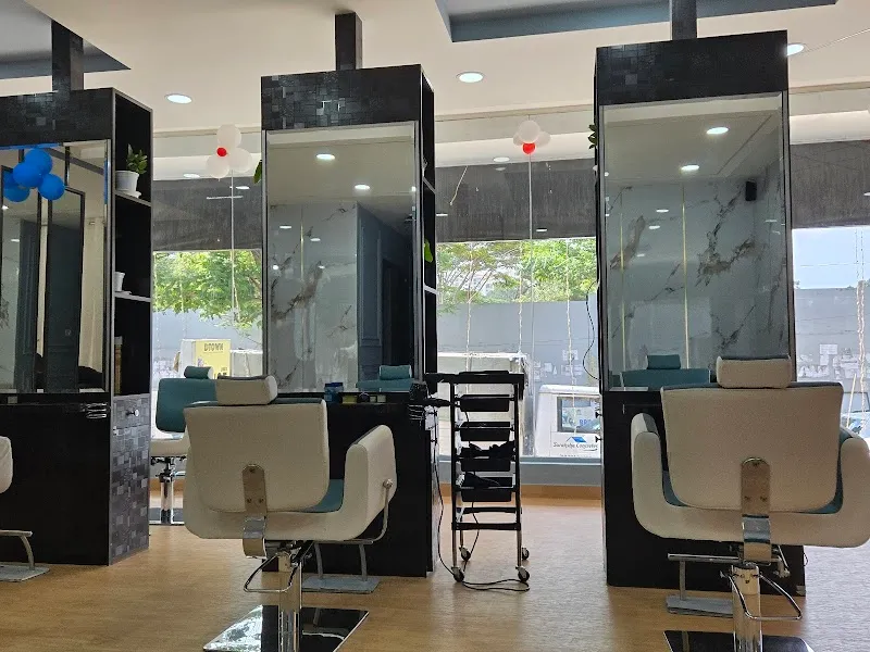 Aura Unisex Salon
