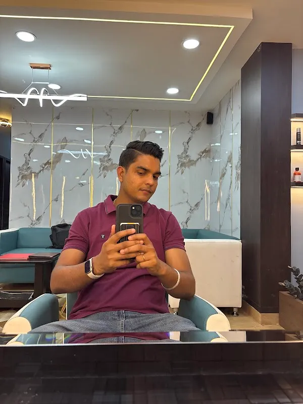 Aura Unisex Salon