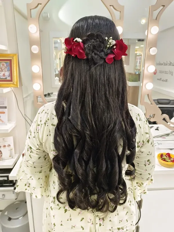 LookWell Salon Titwala