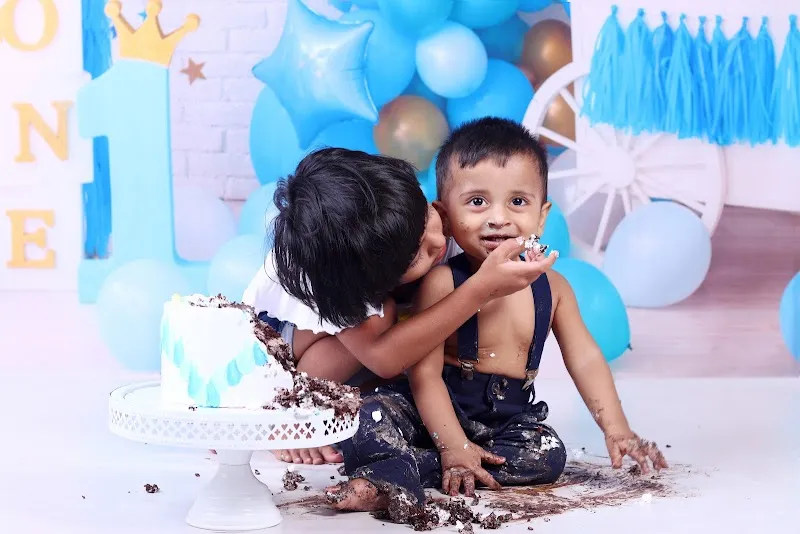 Poonam Studio & earlymoments photography