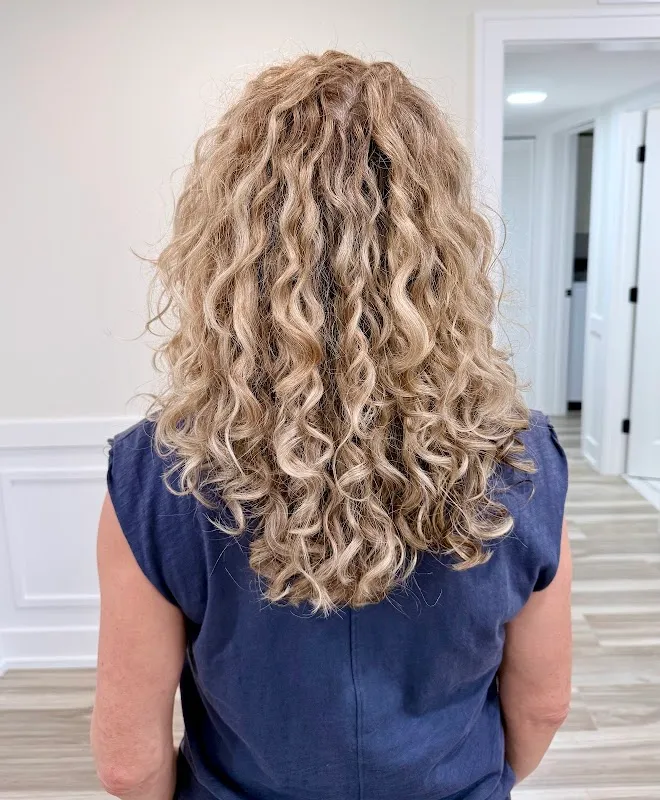 MAY-RAH-KEE Salon