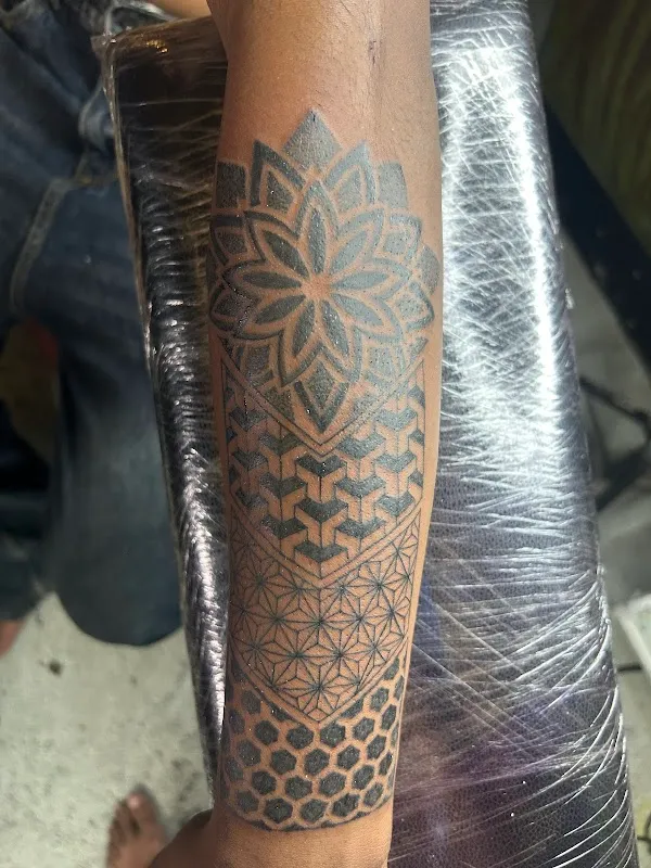 Burning needle tattoo studio