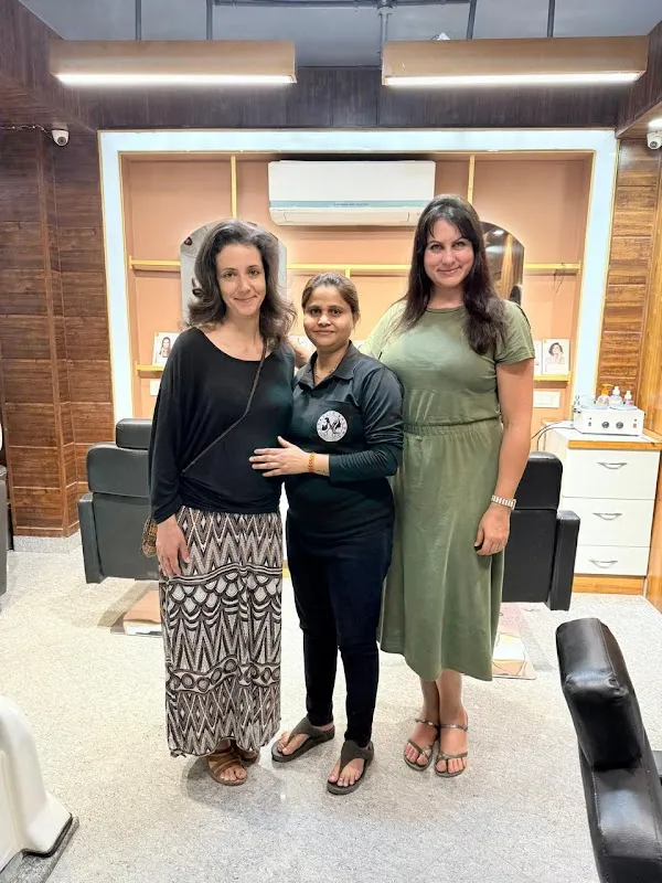 Charlie Unisex Salon Agra