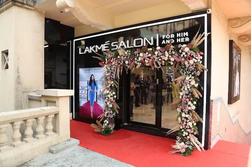 Lakme Salon For Him and Her in Galleria,Powai,Mumbai