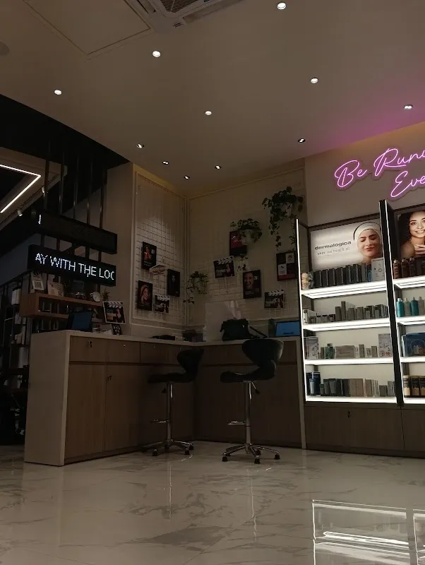 Lakme Salon For Him and Her in Galleria,Powai,Mumbai