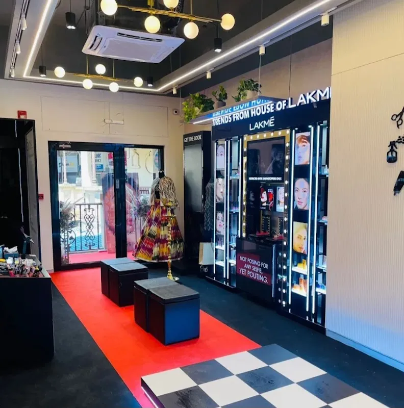 Lakme Salon For Him and Her in Galleria,Powai,Mumbai